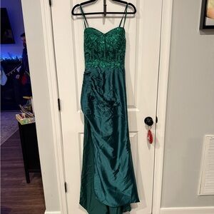 Elegant Green Evening Gown